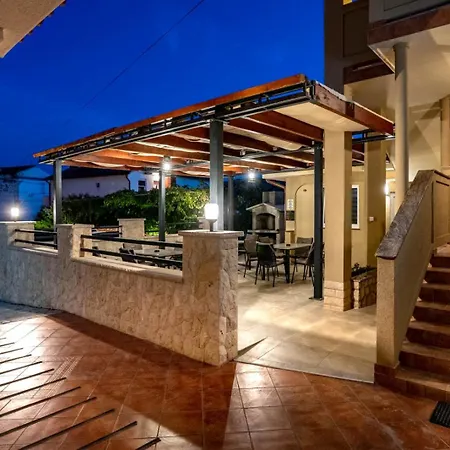 Apartment In With Terrace, Air Condition, Wifi