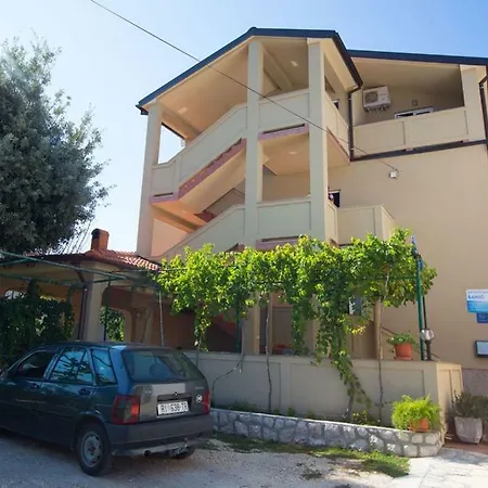 Daire In With Terrace, Air Condition, Wifi Lopar